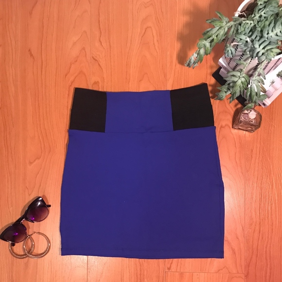 Electric Blue short Skirt for your Curves - Picture 1 of 4